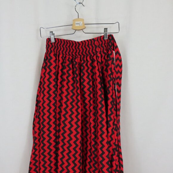 Gorgeous Red and Black Mexican Dancer Circle Flare Skirt - Picture 8 of 12